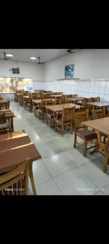 Mesas, cadeiras e demais móveis  para  bares e restaurante