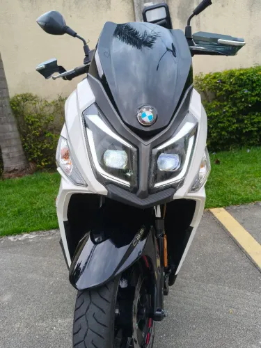 Moto linda e muito econômica