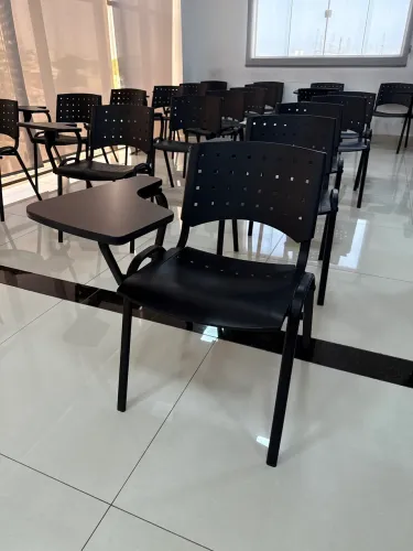 Cadeira com braço escolar