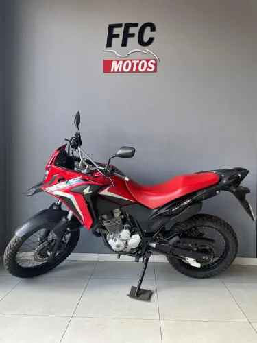 XRE 300 ano 2022   ipva 2025 pago Faço Financiamento