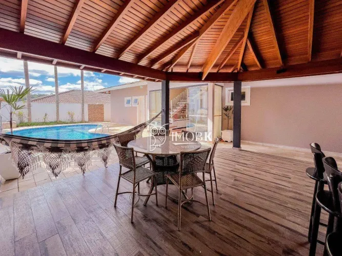 LINDA CASA TÉRREA COM PISCINA AQUECIDA E AMPLA ÁREA GOURMET - ESTUDA PERMUTA -R$ 2.000.000