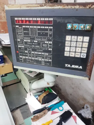Máquina de bordar Tajima