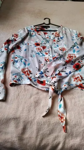 Blusa floral com amarração