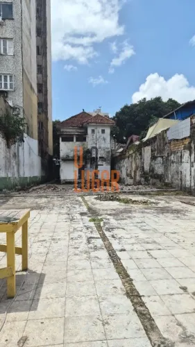 Um Lugar Imóveis Vende ou aluga: Casarão Comercial de 600m² com amplo estacionamento, na A