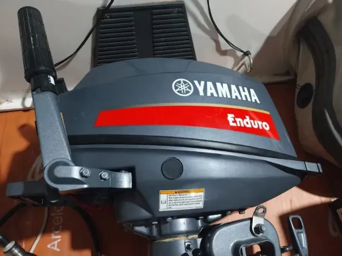 BARCO INFLAVEL COM MOTOR YAMAHA E8DMH