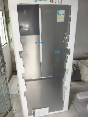 Vendo 1 geladeira de 3 porta ainda no plástico