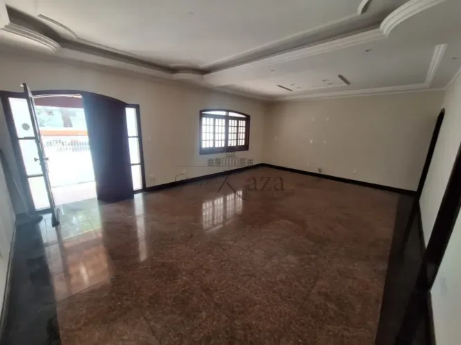 Casa Térrea - Residencial - Jardim Satélite - 3 Dormitórios - 170m².
