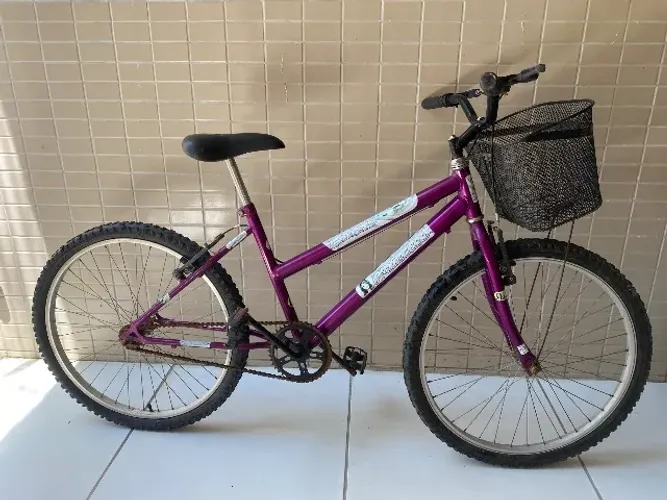 Bicicleta feminina aro 24 em bom estado de conservação