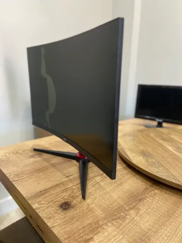 Monitor gamer curvo AOC 27?