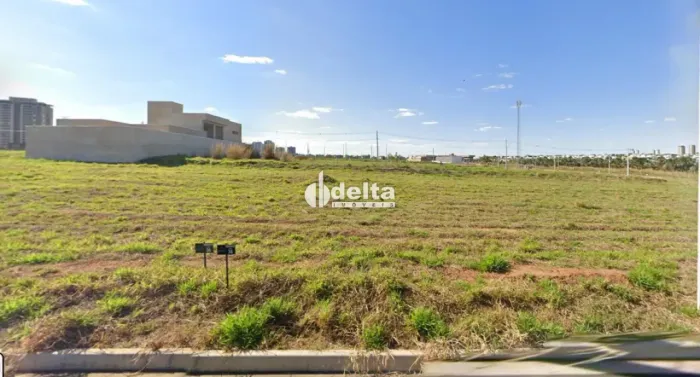 Terreno em condomínio disponível para venda no bairro Jardim Sul em Uberlândia-MG