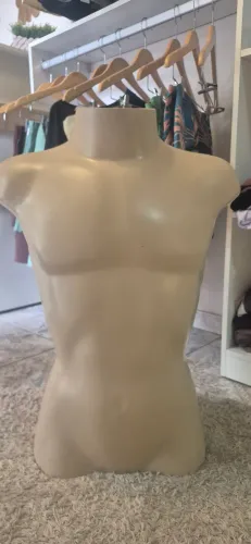 Busto maeculino