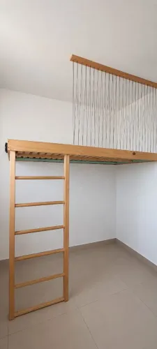 Cama Suspensa Madeira