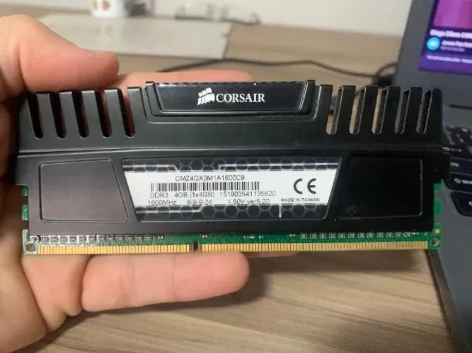 Memória DDR3 Corsair 4GB 1600MHz