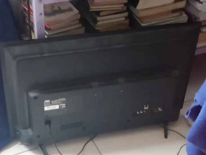 TV com tela quebrada