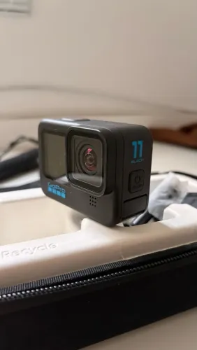 GoPro Hero 11 Black + Estojo + Bastão + Clip Magnético Telesin | Excelente Estado