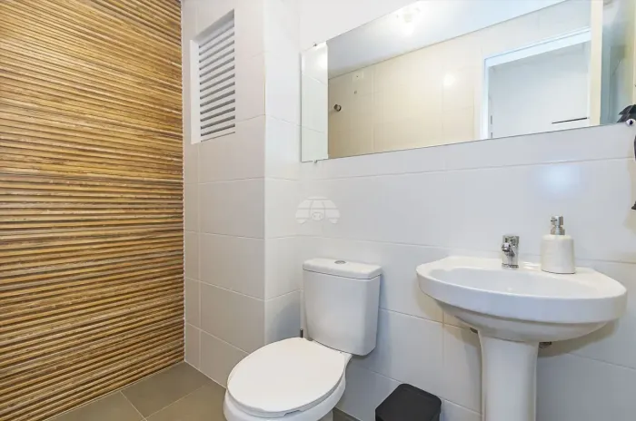 Apartamento com 1 Suíte, 2 Quartos, Churrasqueira e Vaga de Garagem no Capão da Imbuia