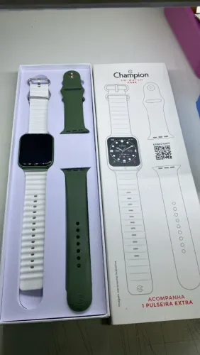 Smartwatch, com duas pulseiras e carregador, ainda está na garantia.