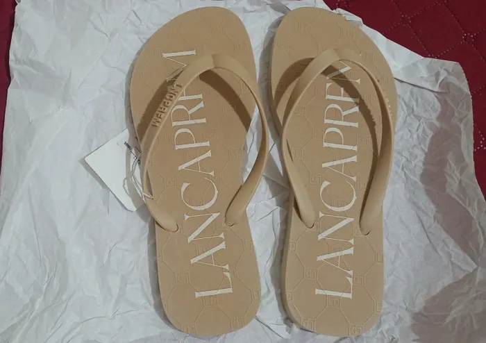 Chinelo lança perfume 