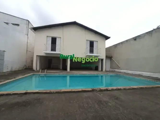 CASA DE ALTO PADRÃO À VENDA NA AVENIDA DR. PEIXOTO DE CASTRO LORENA/SP