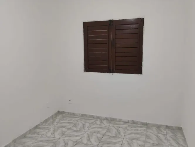 ALUGA-SE CASA NO CJ JARDIM ROYAL