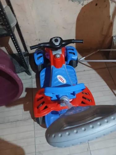 Vendo um tricicloou carrinho pra criança