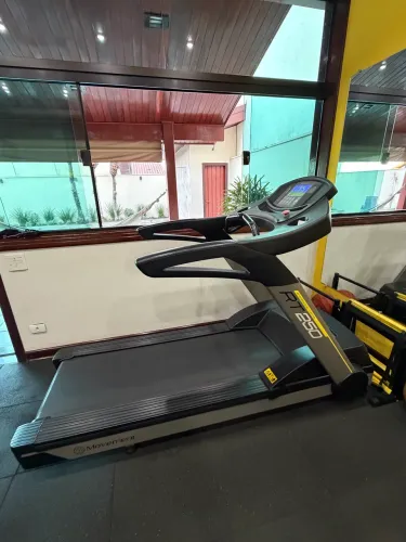 Esteira Movement RT 250 Profissional