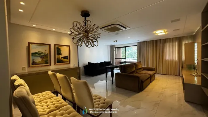 APARTAMENTO SEMIMOBILIADO CLIMATIZADO 135m² 3 QUARTOS 2 SUÍTES VARANDA GARAGEM INFRA VENDE
