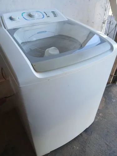 Vendo Maquina de lavar eletrolux 15kg, já vai com a capa