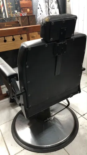 Bancada e cadeira para barbearia