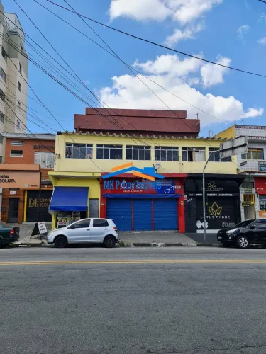 Prédio Comercial com 4 Salões e 5 Casas - Av. Antônio C. Costa.