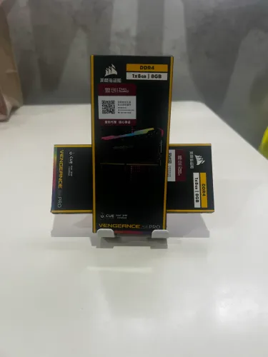 1 PENTE DE MEMÓRIA RAM 8GB - CORSAIR VENGEANCE 3600MHZ