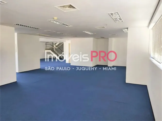 Amplo conjunto comercial na Liberdade !