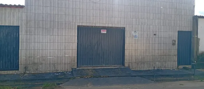 Vende-se esse ponto comercial! Com beco e ao lado um AP com quarto, cozinha e banheiro.