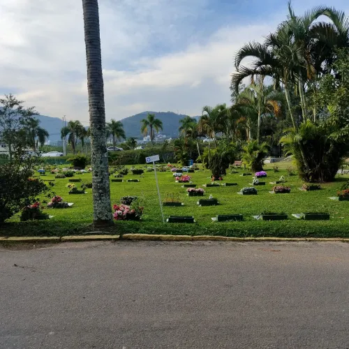 JAZIGO NO JARDIM DA PAZ - FLORIANÓPOLIS