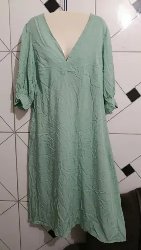 Vestido em viscose na cor verde-água