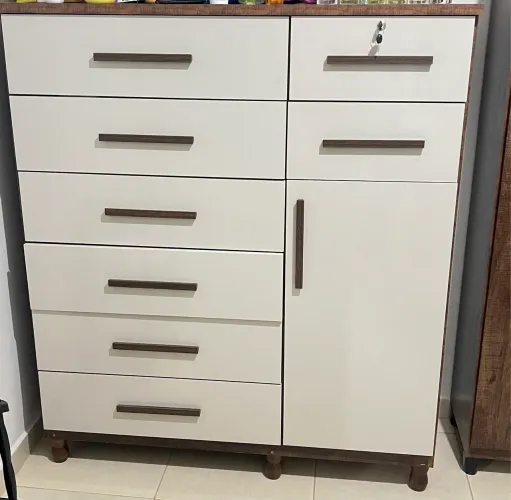 Cômoda 8 gavetas + porta