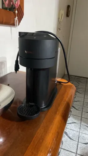 Cafeteira Nespresso Vertuo - Ótimo Estado