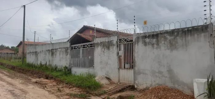 Casa com quintal grande a venda