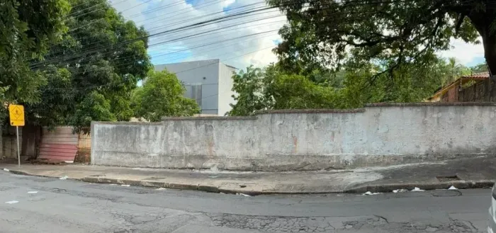 Terreno com 1121 m², bem localizado no Boa Esperança, Cuiabá - MT