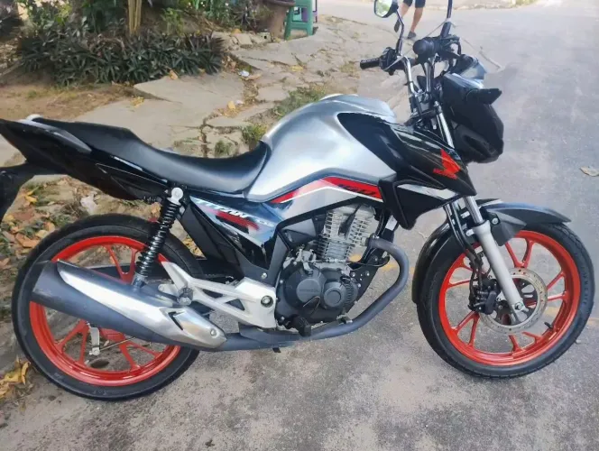 Titan 23/23 série especial 19.500km