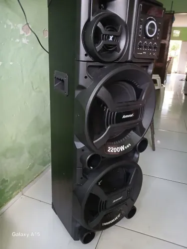 Caixa de som amvox 2200w nova!