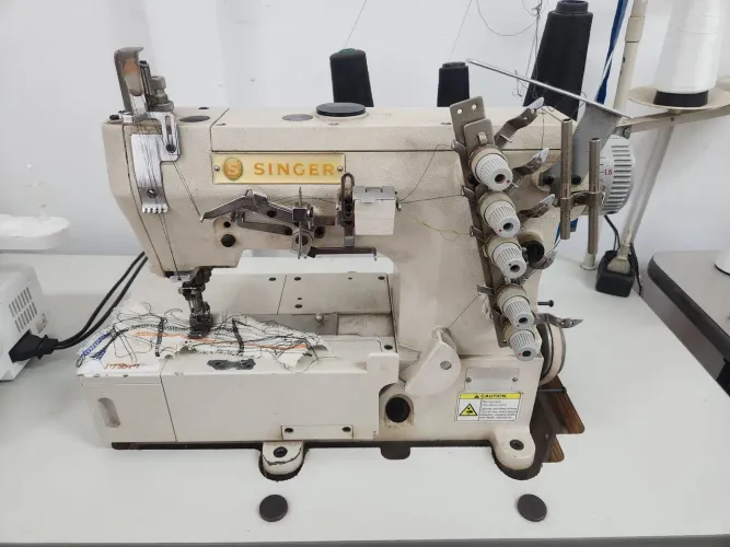 Máquina Overloque