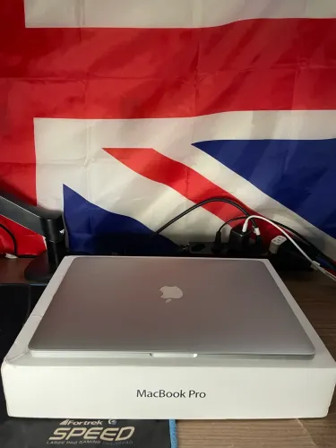 MacBook Pro i7