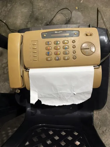 aparelho de fax analógico antigo com telefone integrado