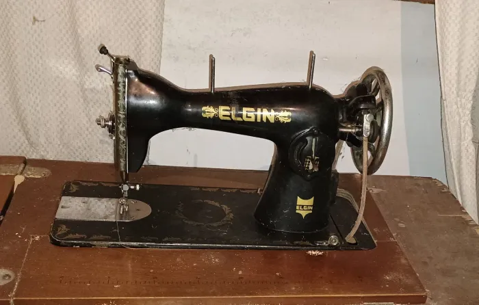 Máquina antiga funcionando.