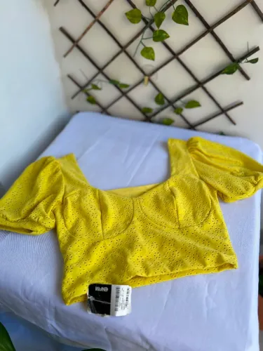 Cropped Amarelo Manga Princesa ENFIM - Tamanho P (novo)