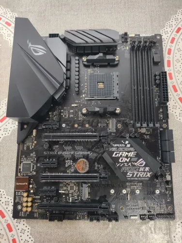Placa Mãe ASUS ROG Strix B450-F Gaming