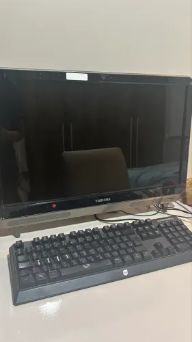 COMPUTADOR ALL IN ONE TOSHIBA LX835