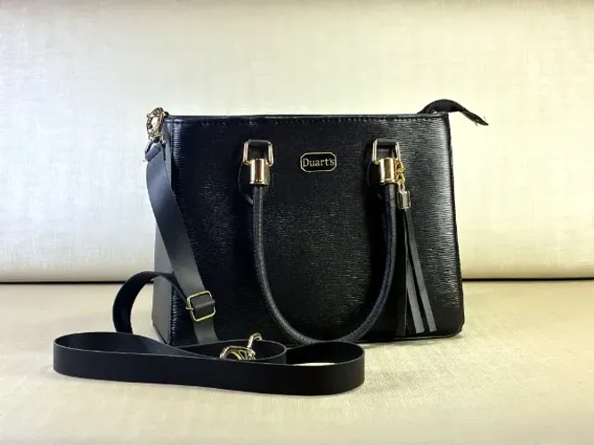 Bolsa Feminina Duarts Preta com Alça Transversal e Detalhes Dourados
