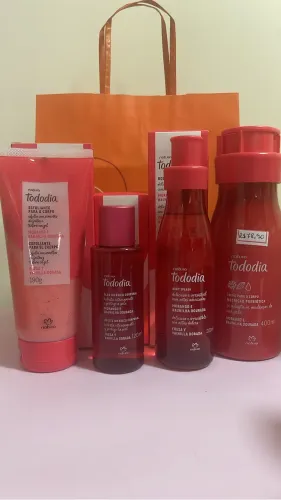Kit Presente Completo Morango e Baunilha Dourada